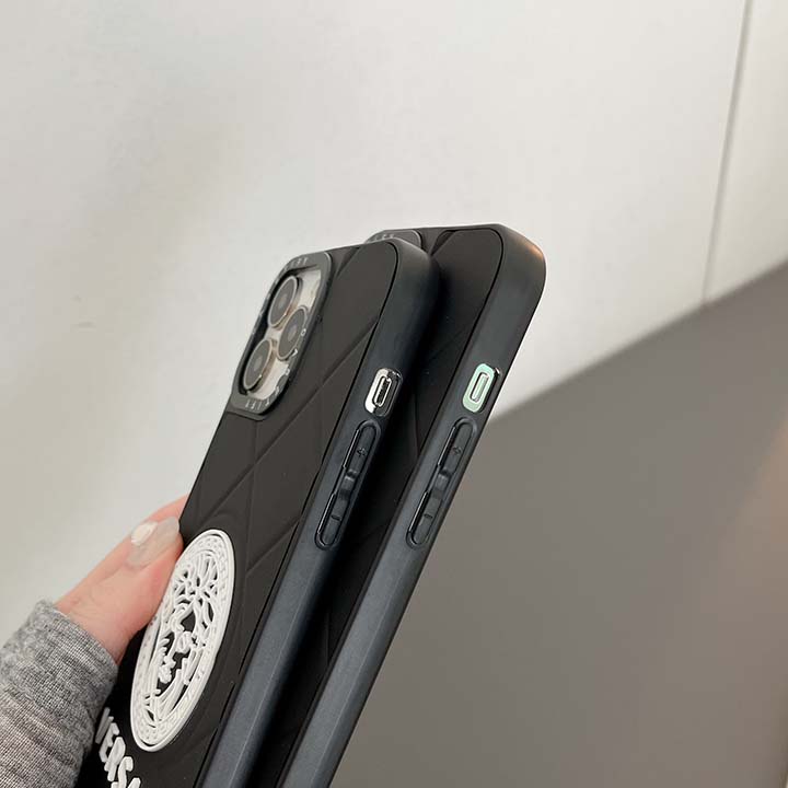 ブランド スマホケース iphone 15プロ バーバリー 